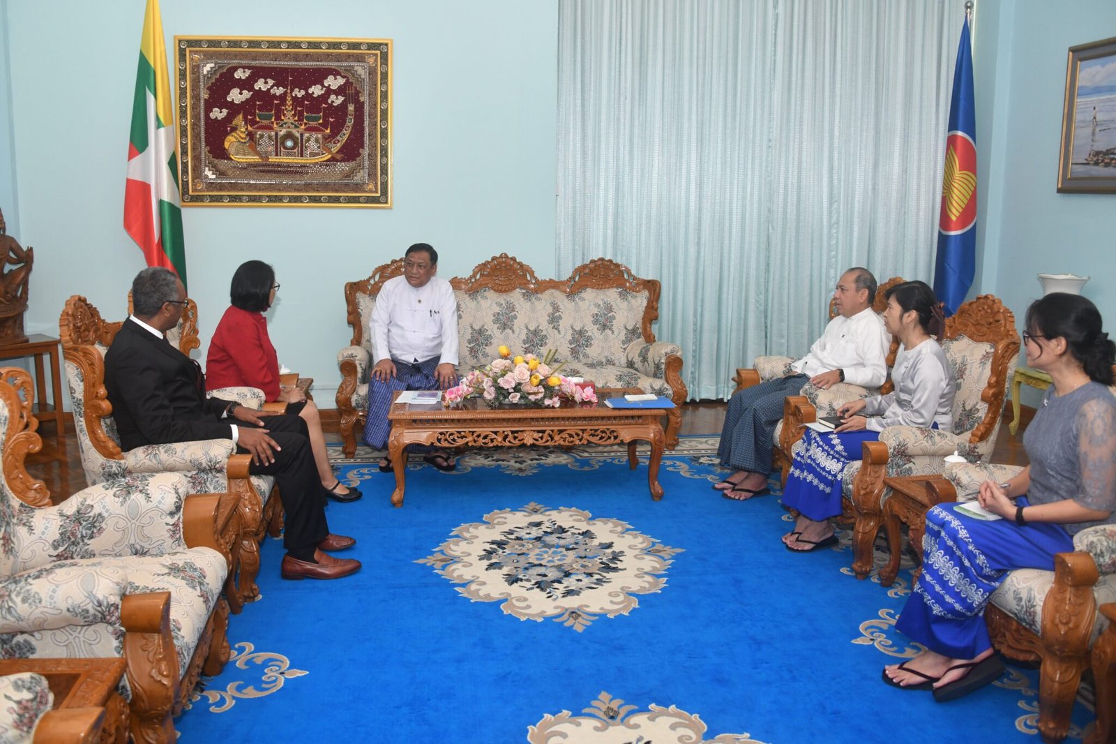 U Kyaw Myo Htut, Deputy Minister for Foreign Affairs receives the UNHCR Representative to Myanmar (29-9-2023)